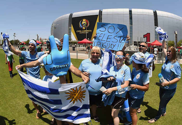 Uruguay-fans-GettyImages-538288808_master.jpg